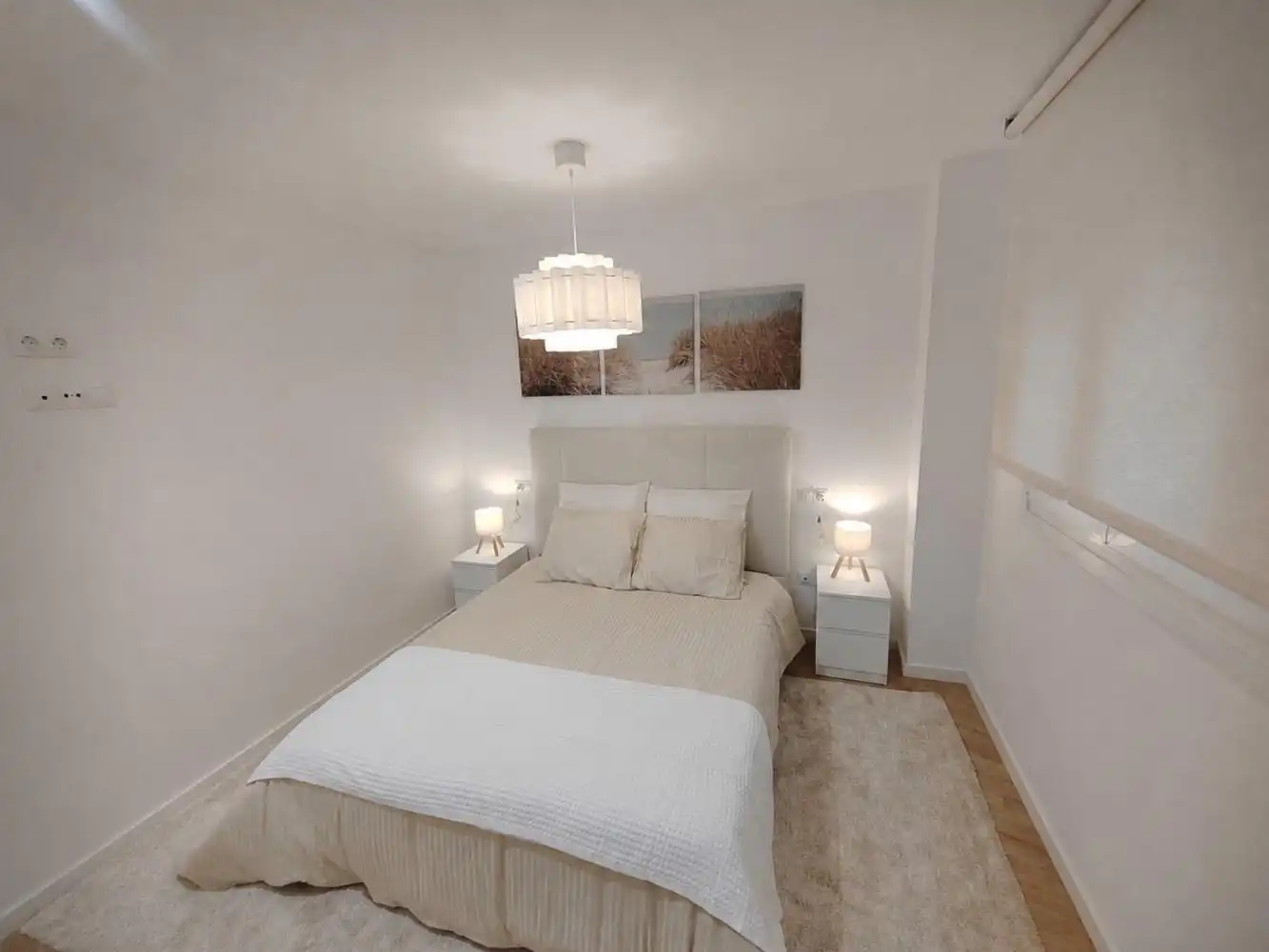 Dormitori de Apartament de lloguer en Oviedo  amb Calefacció, Traster i Moblat