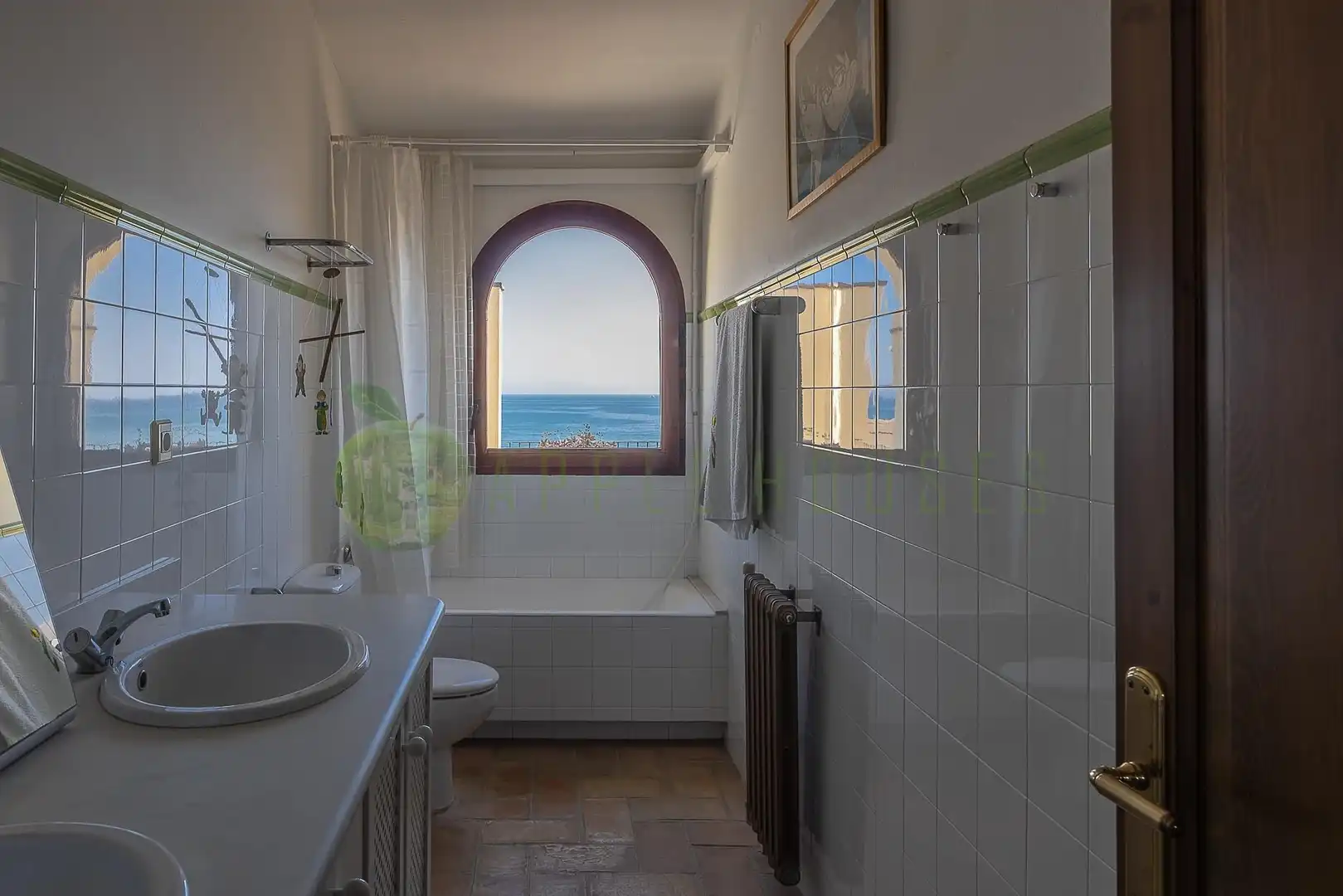 Baño de Casa o chalet en venta en Vilanova i la Geltrú con Aire acondicionado, Calefacción y Jardín privado