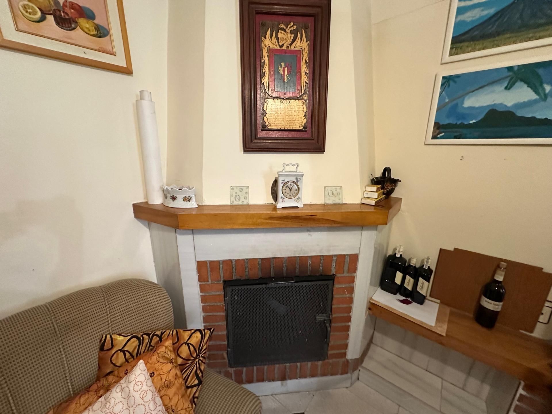 Sala de estar de Casa adosada en venta en Tudela de Duero con Calefacción y Jardín privado