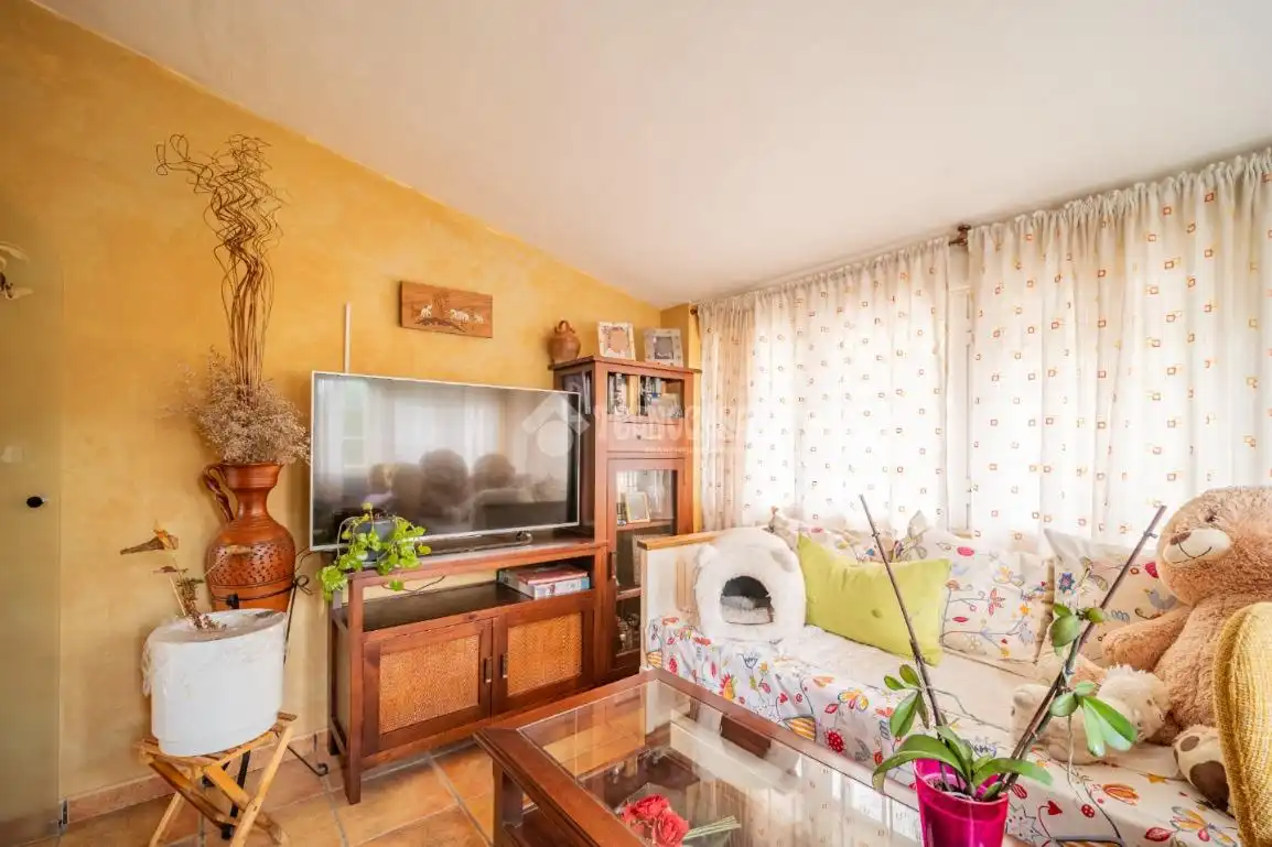 Sala de estar de Casa adosada en venta en Rivas-Vaciamadrid con Aire acondicionado, Calefacción y Jardín privado
