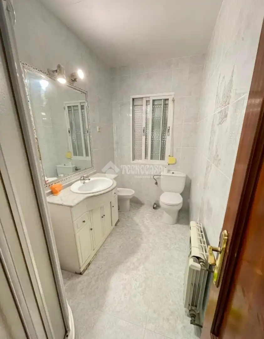 Bathroom of Flat for sale in Coslada  with Heating