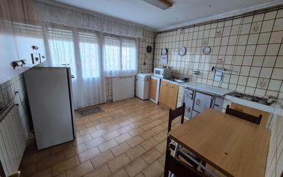 Kitchen of Flat for sale in Almanza  with Heating, Terrace and Balcony