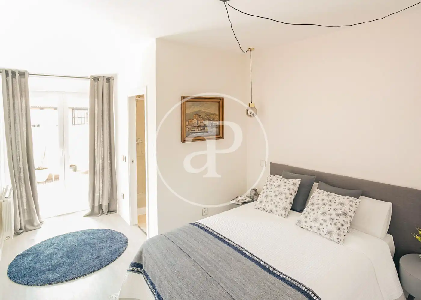 Attic for rent in C. de los Caños del Peral, Palacio