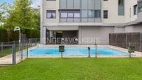 Swimming pool of Apartment for sale in  Madrid Capital  with Air Conditioner, Heating and Private garden