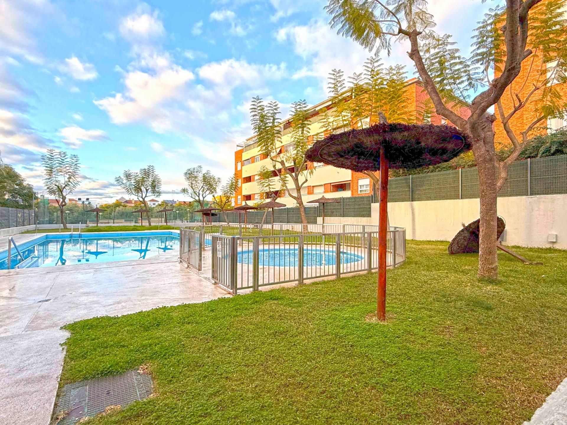 Piscina de Ático de alquiler en Mairena del Aljarafe con Jardín privado, Terraza y Piscina comunitaria