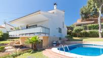 Vista exterior de Casa o xalet en venda en Castelldefels amb Aire condicionat, Calefacció i Jardí privat