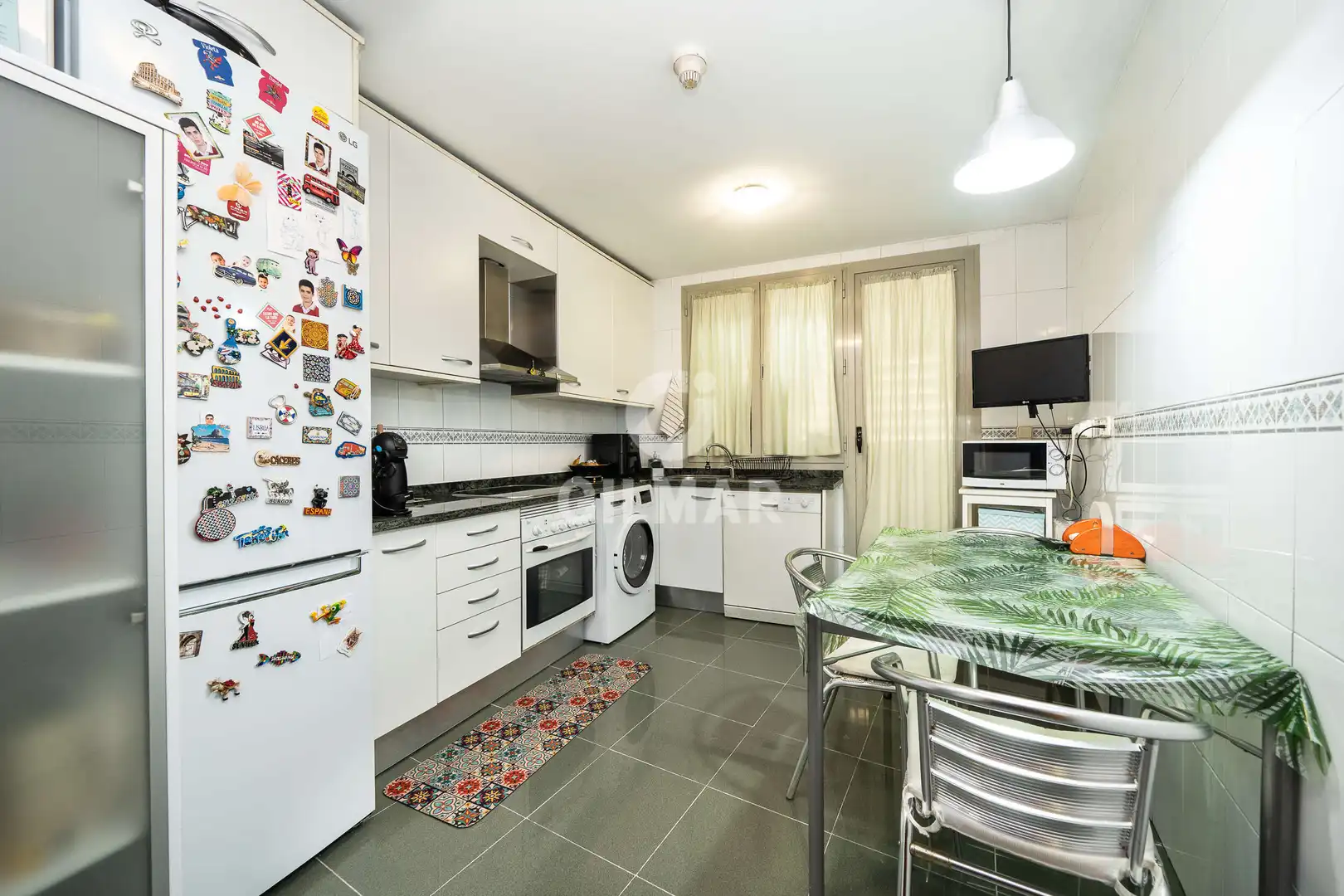 Cocina de Planta baja en venta en Madrid con Calefacción, Jardín privado y Piscina