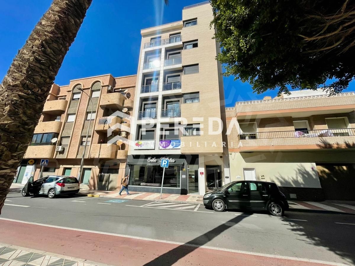 Vista exterior de Piso en venta en Roquetas de Mar