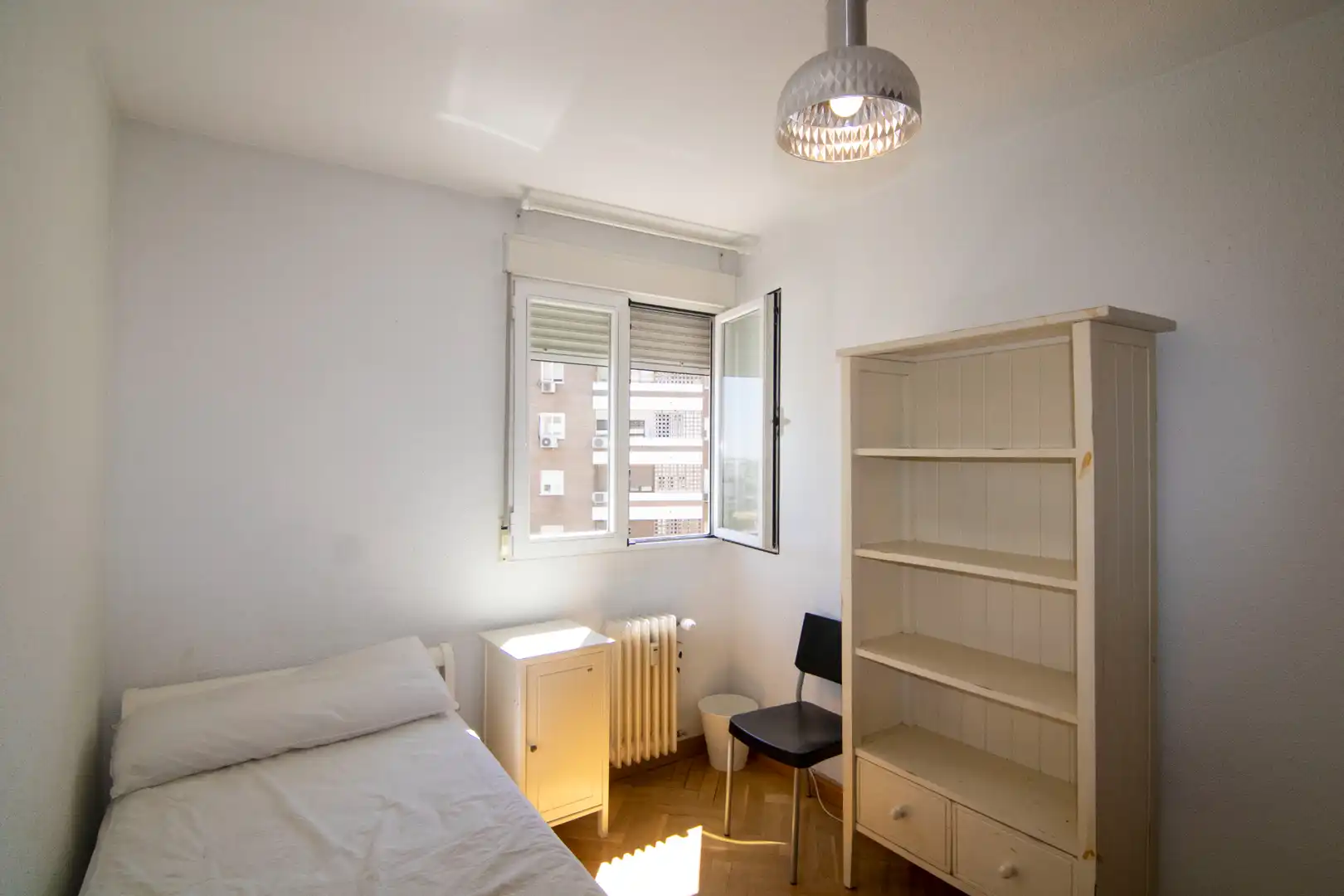 Schlafzimmer von Wohnung zum Verkauf in Madrid mit Klimaanlage, Heizung und Terrasse