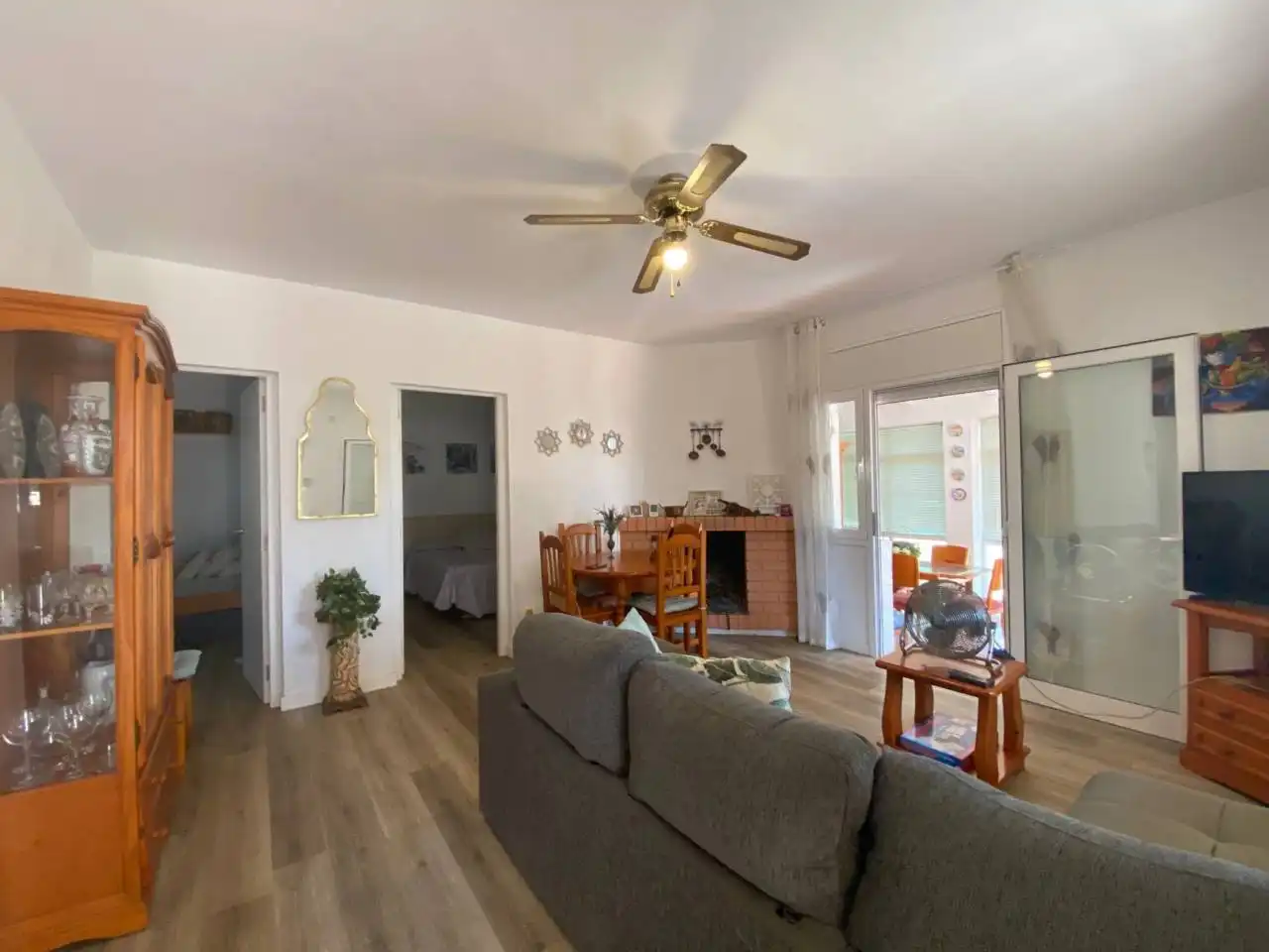 Sala d'estar de Casa o xalet en venda en Mont-roig del Camp amb Jardí privat, Piscina i Moblat
