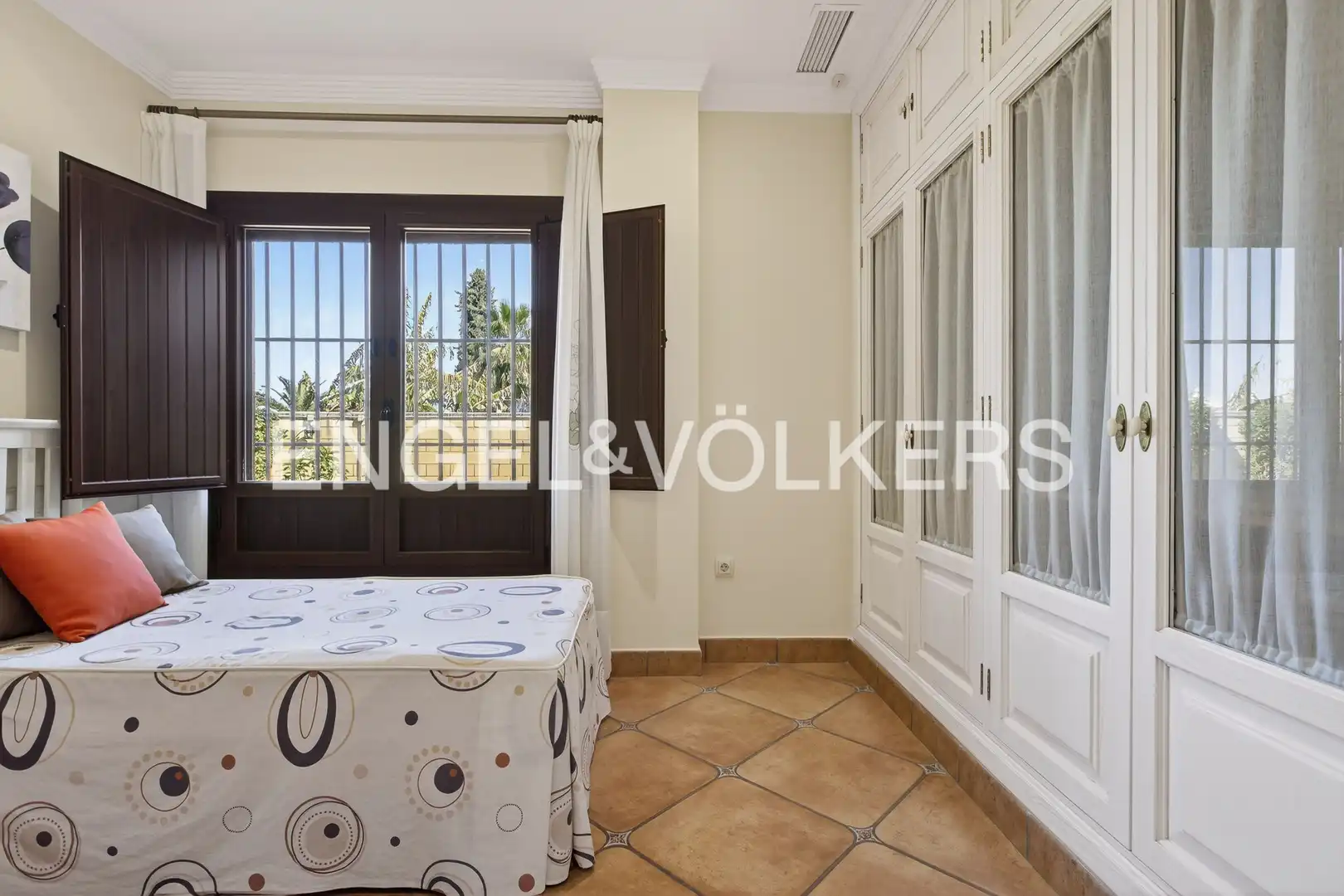 Vista exterior de Casa o xalet en venda en Montequinto amb Calefacció