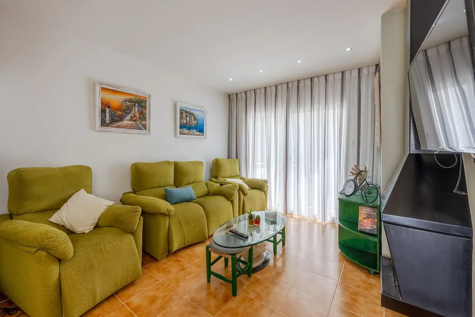 Sala d'estar de Casa adosada en venda en Cunit amb Aire condicionat, Calefacció i Jardí privat