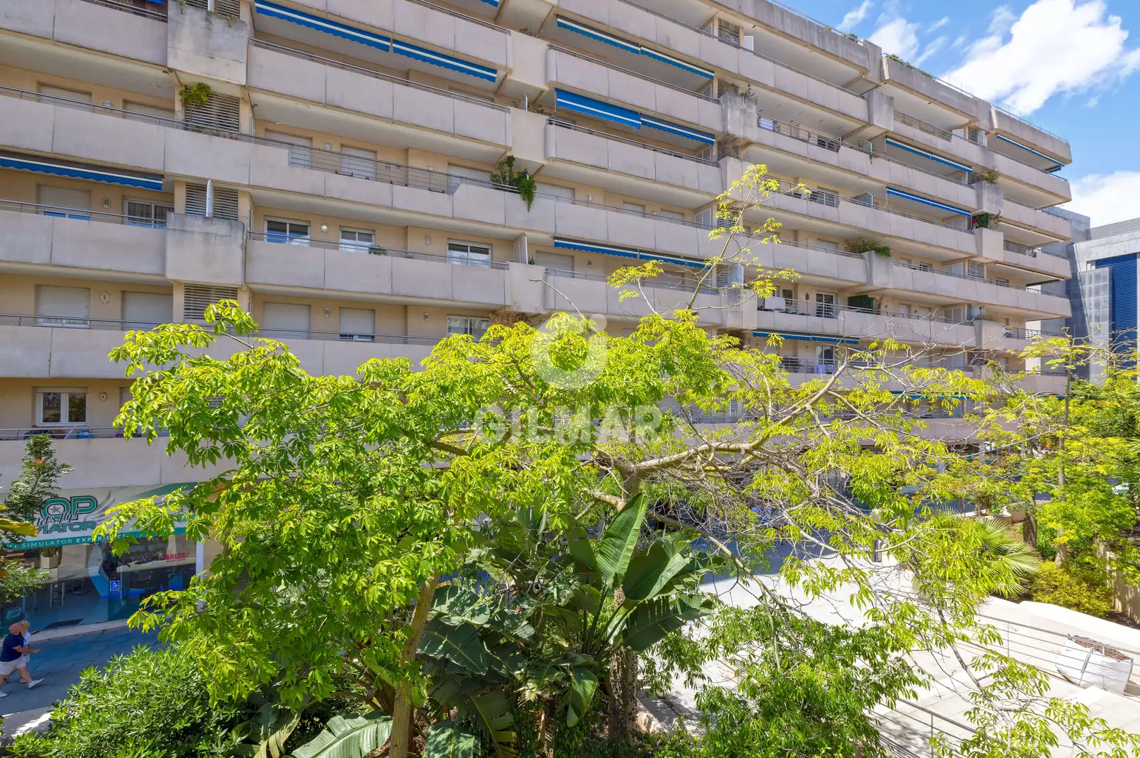 Vista exterior de Pis en venda en Marbella amb Calefacció, Piscina i Balcó
