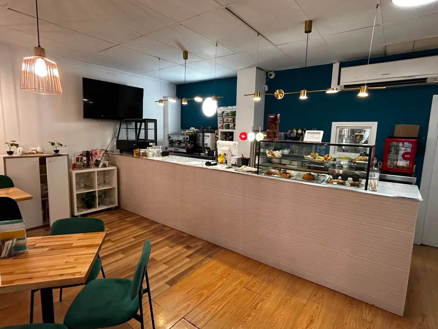 Business premises for transfer in Sant Andreu, imagen 2