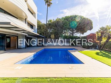 Casa amb balcó en venda a Ciutat Diagonal