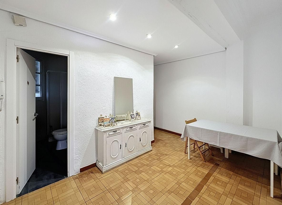 Dormitori de Pis en venda en  Valencia Capital amb Balcó