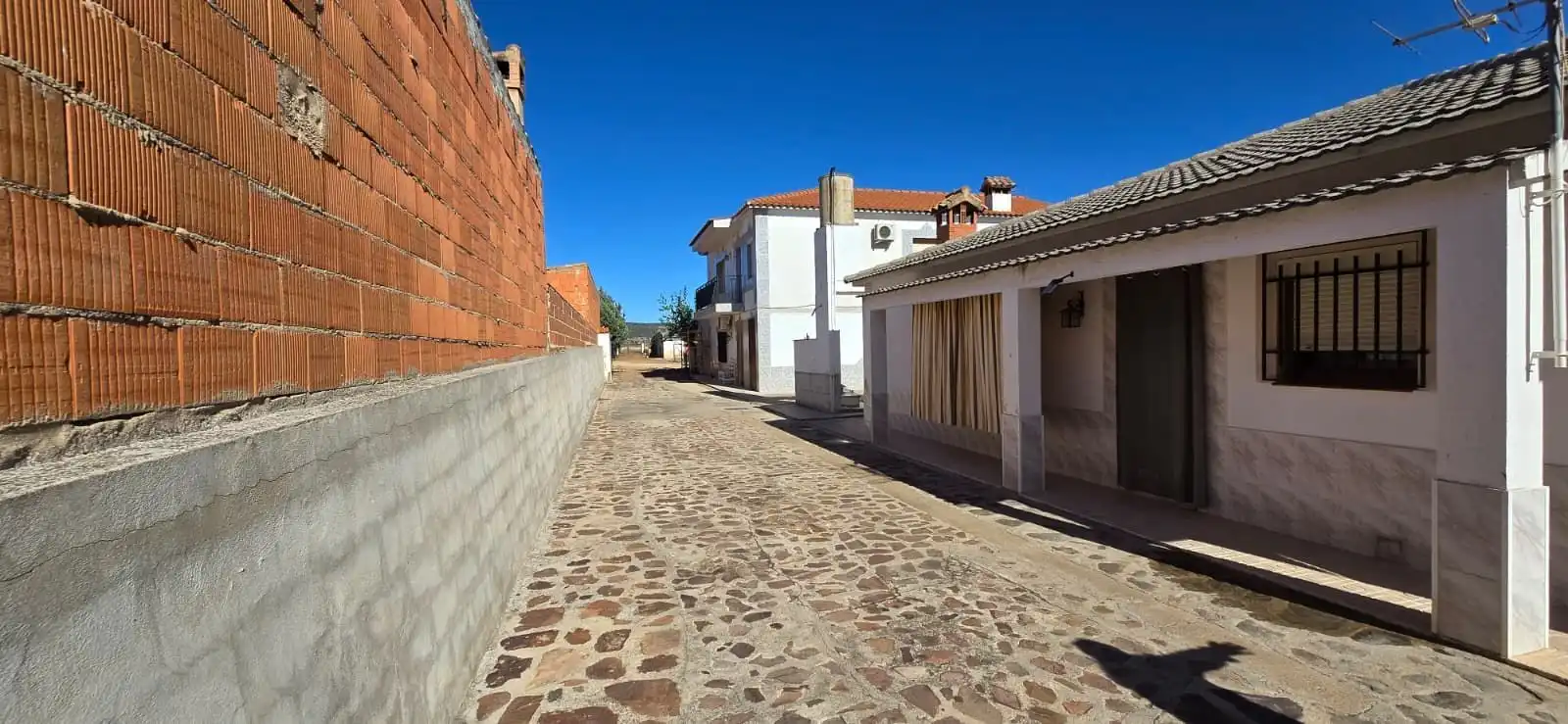 Vista exterior de Casa o xalet en venda en Piedrabuena amb Aire condicionat i Moblat