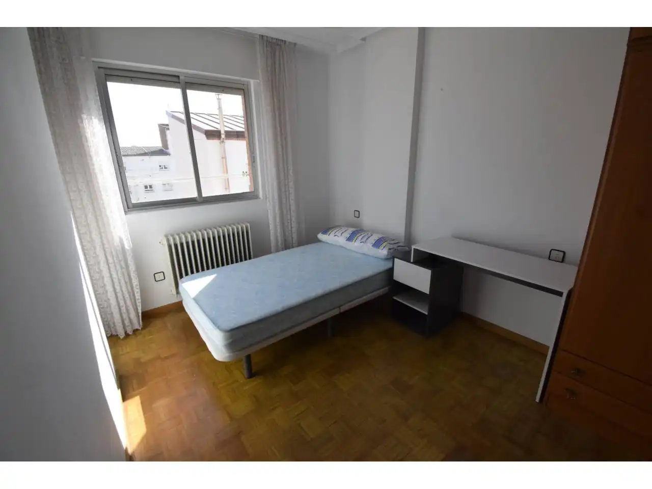 Schlafzimmer von Wohnung zur Miete in León Capital  mit Heizung, Parkett und Terrasse