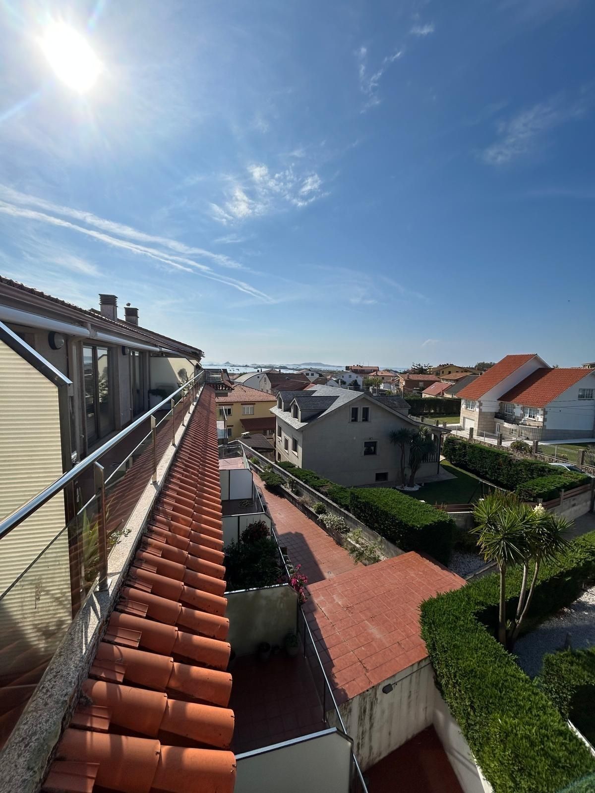 Vista exterior de Apartamento de alquiler en Ribeira con Terraza, Trastero y Amueblado