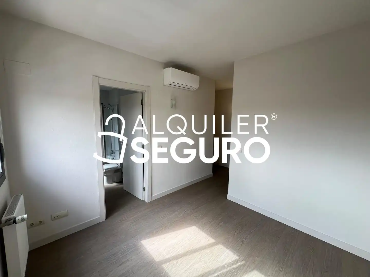 Bedroom of Flat for rent in Fuencarral - El Pardo