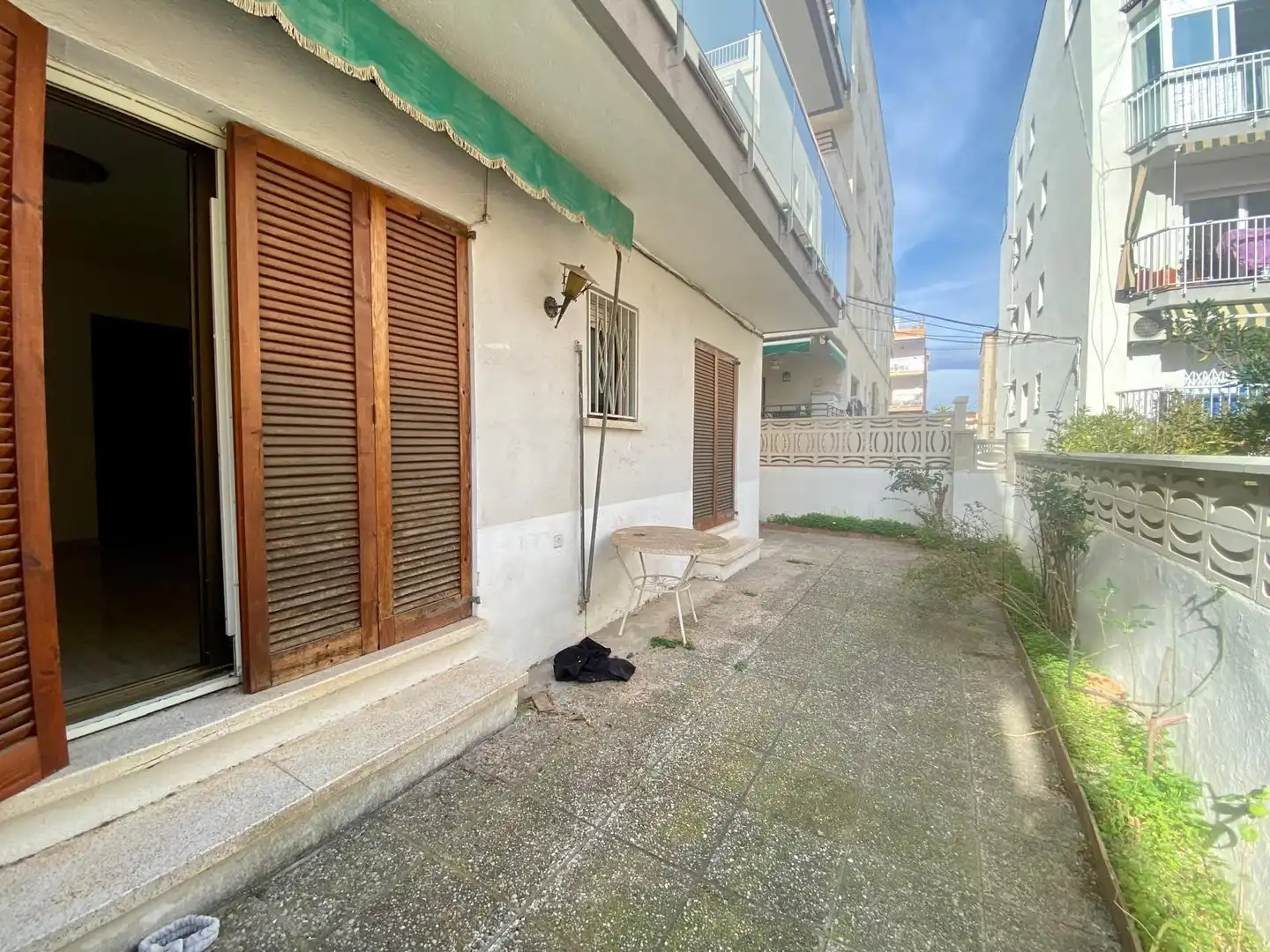 Vista exterior de Planta baixa en venda en Cunit amb Jardí privat, Terrassa i Traster