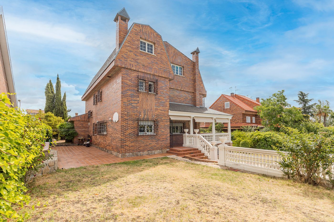 Vista exterior de Casa o xalet en venda en Pozuelo de Alarcón amb Aire condicionat, Jardí privat i Parquet
