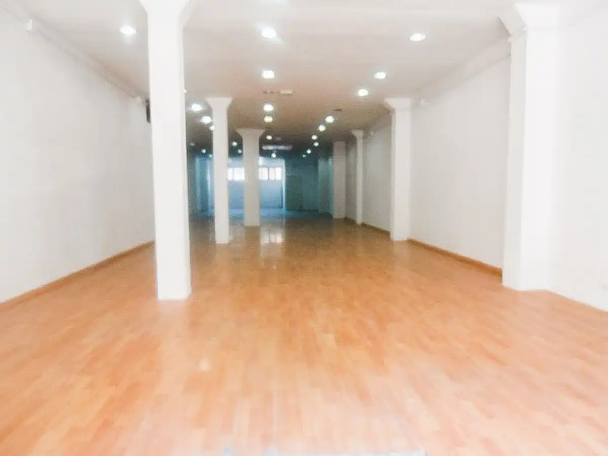 Local comercial de lloguer a Centre - Sant Oleguer, imagen 4