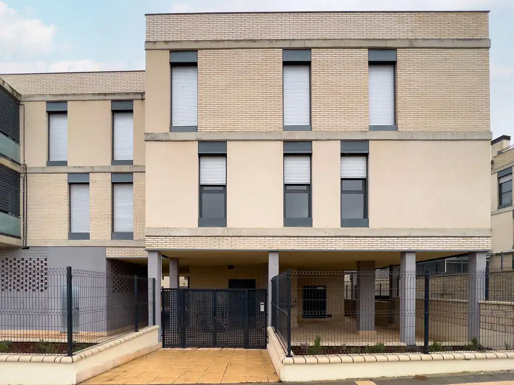 Vista exterior de Local en venta en La Muela