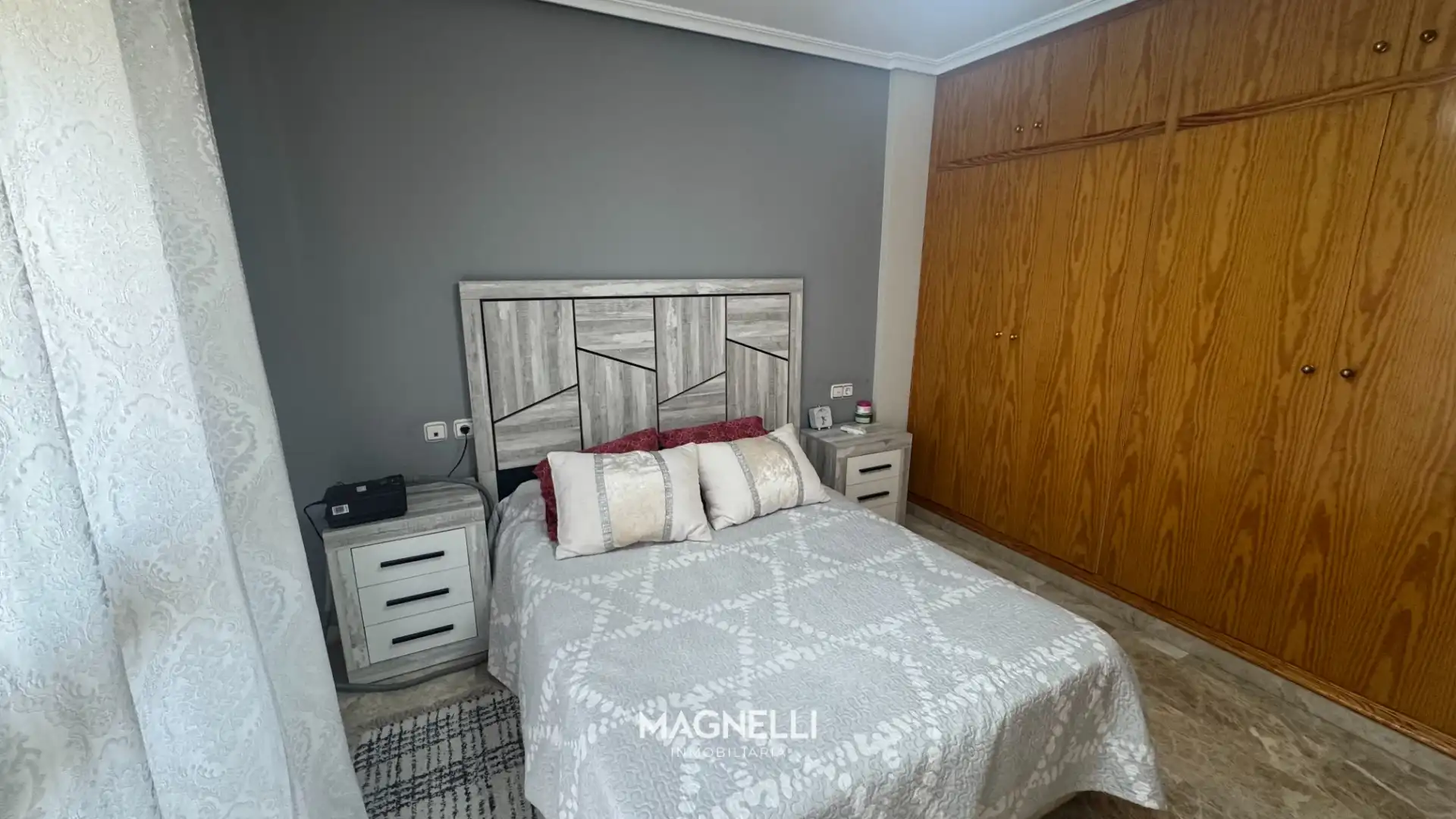Habitación de Casa adosada en venta en Elda con Jardín privado, Amueblado y Balcón