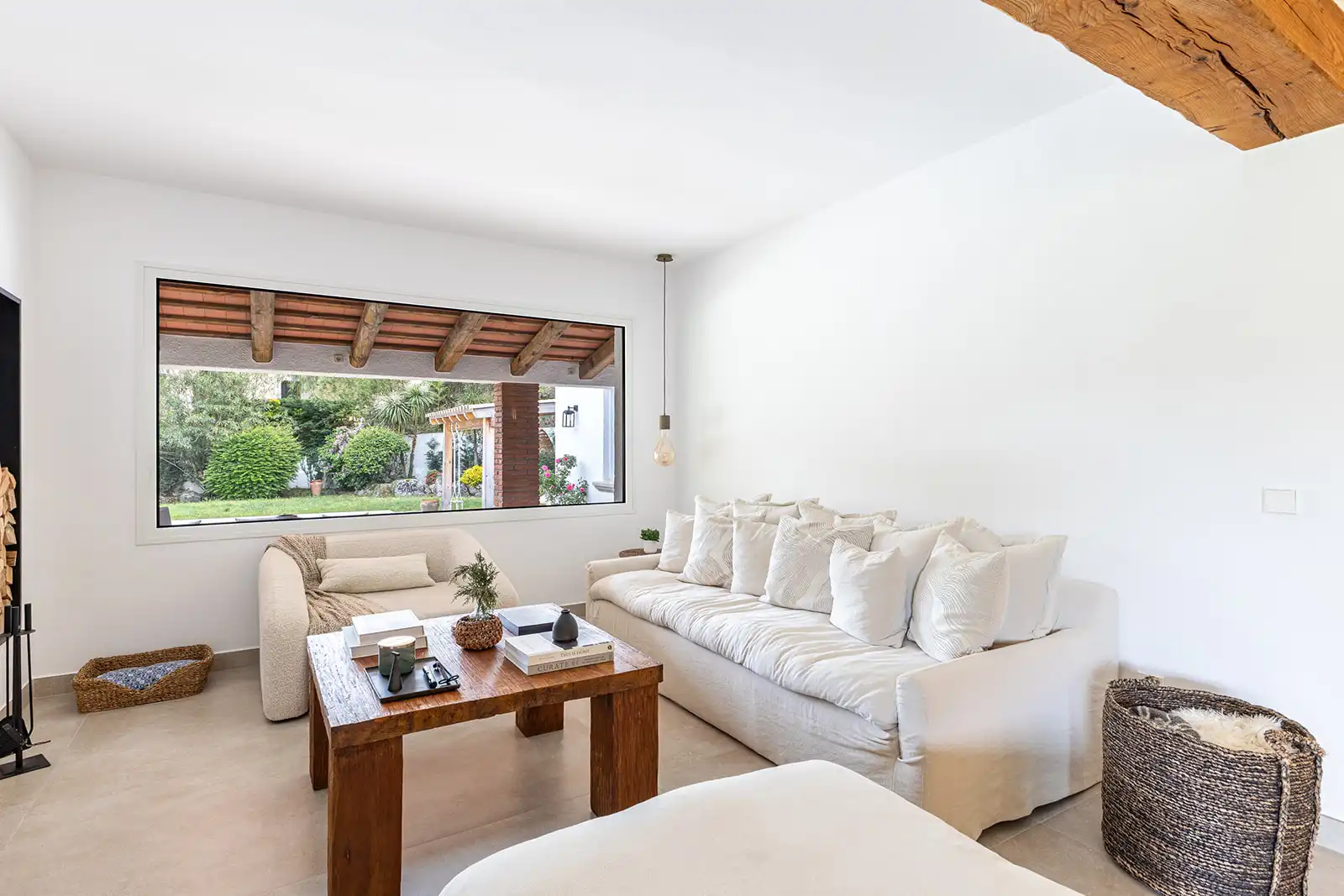 Sala d'estar de Casa o xalet en venda en Santa Cristina d'Aro amb Aire condicionat, Calefacció i Jardí privat