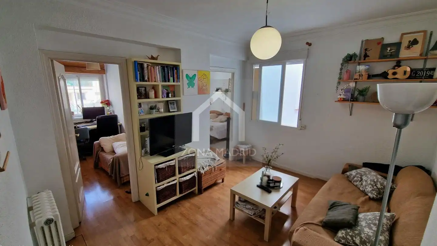 Living room of Flat for sale in Madrid  with Furnished
