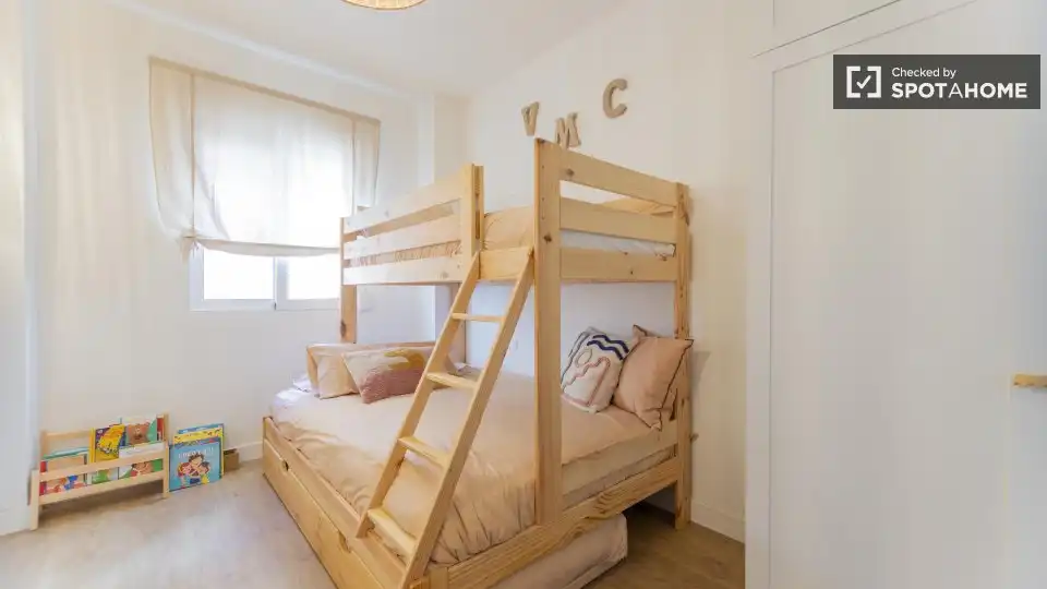 Bedroom of Flat for rent in Valencia  with Air Conditioner, Heating and Furnished
