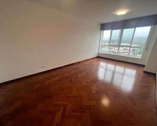 Sala d'estar de Pis en venda en Ponteareas amb Calefacció, Parquet i Traster