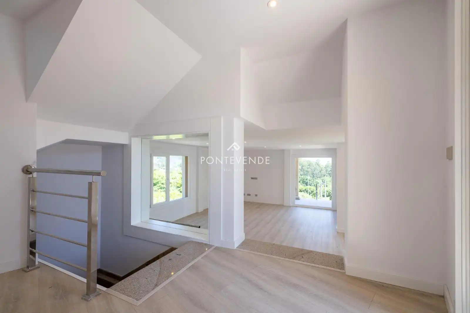 Living room of Houses for sale in Sanxenxo  with Private garden, Parquet flooring and Terrace