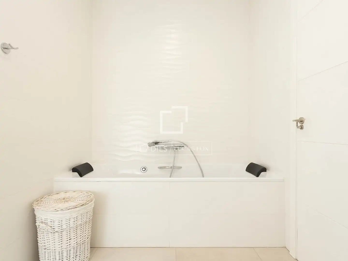 Baño de Ático de alquiler en Barcelona con Aire acondicionado, Calefacción y Terraza