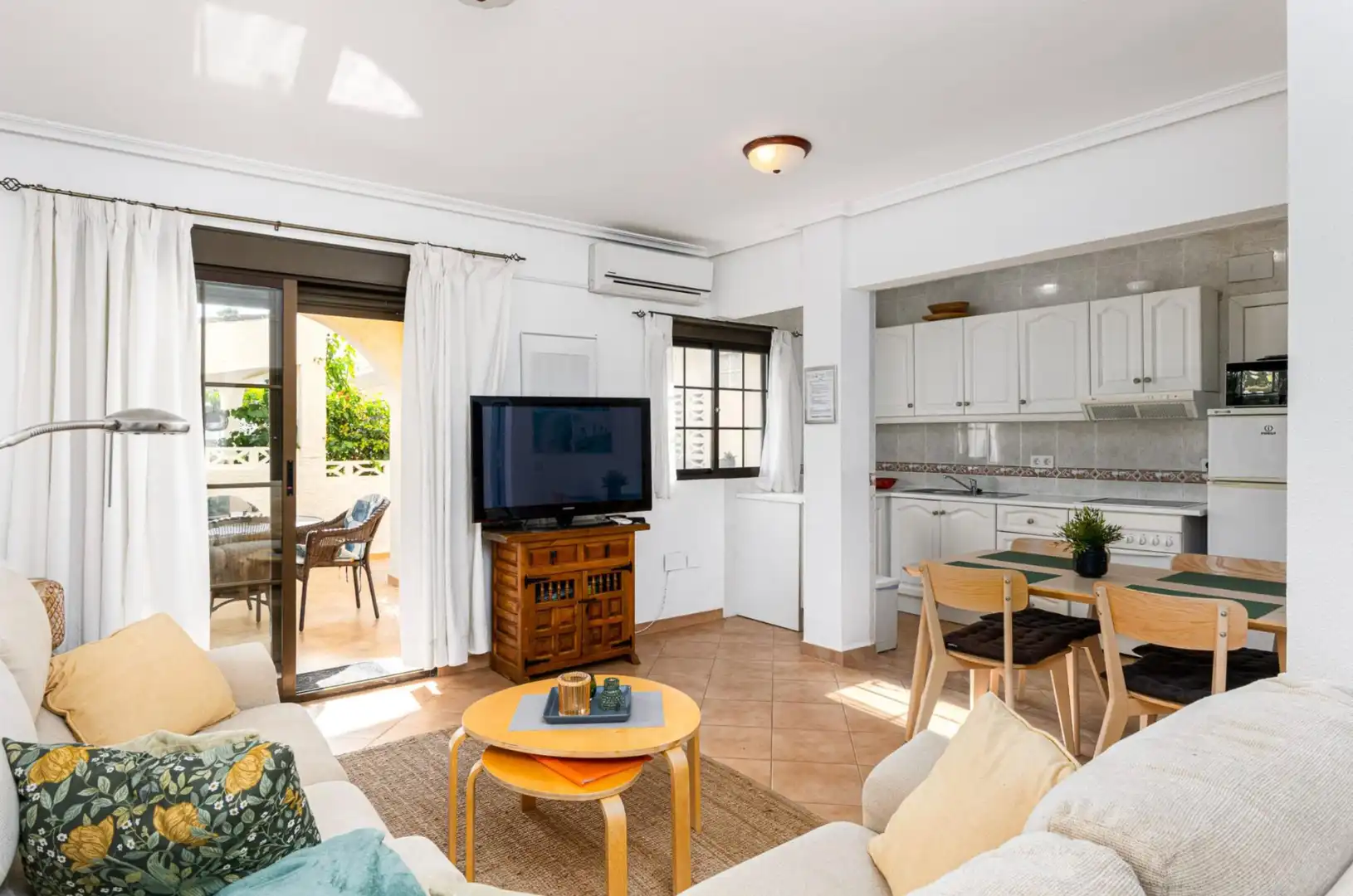 Sala d'estar de Casa o xalet en venda en L'Alfàs del Pi amb Aire condicionat, Calefacció i Jardí privat