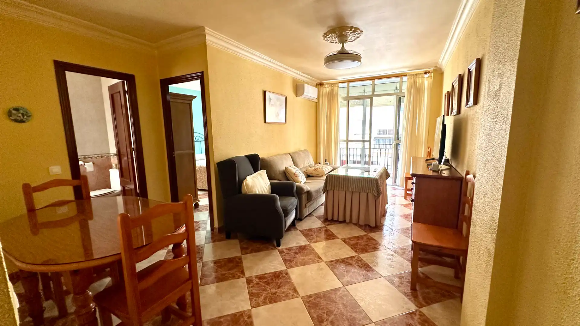 Sala de estar de Piso en venta en Castilleja de la Cuesta con Aire acondicionado y Terraza