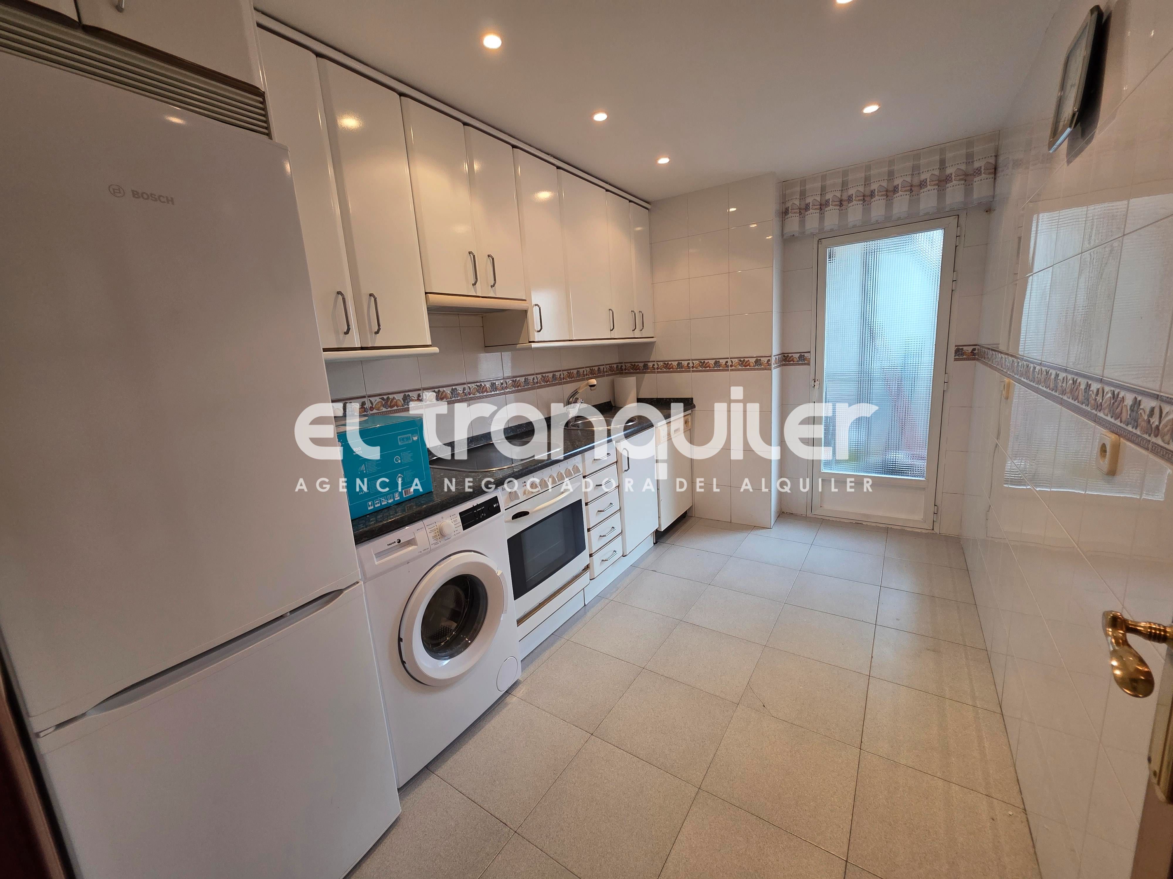 Cuina de Pis de lloguer en  Madrid Capital amb Parquet, Terrassa i Traster