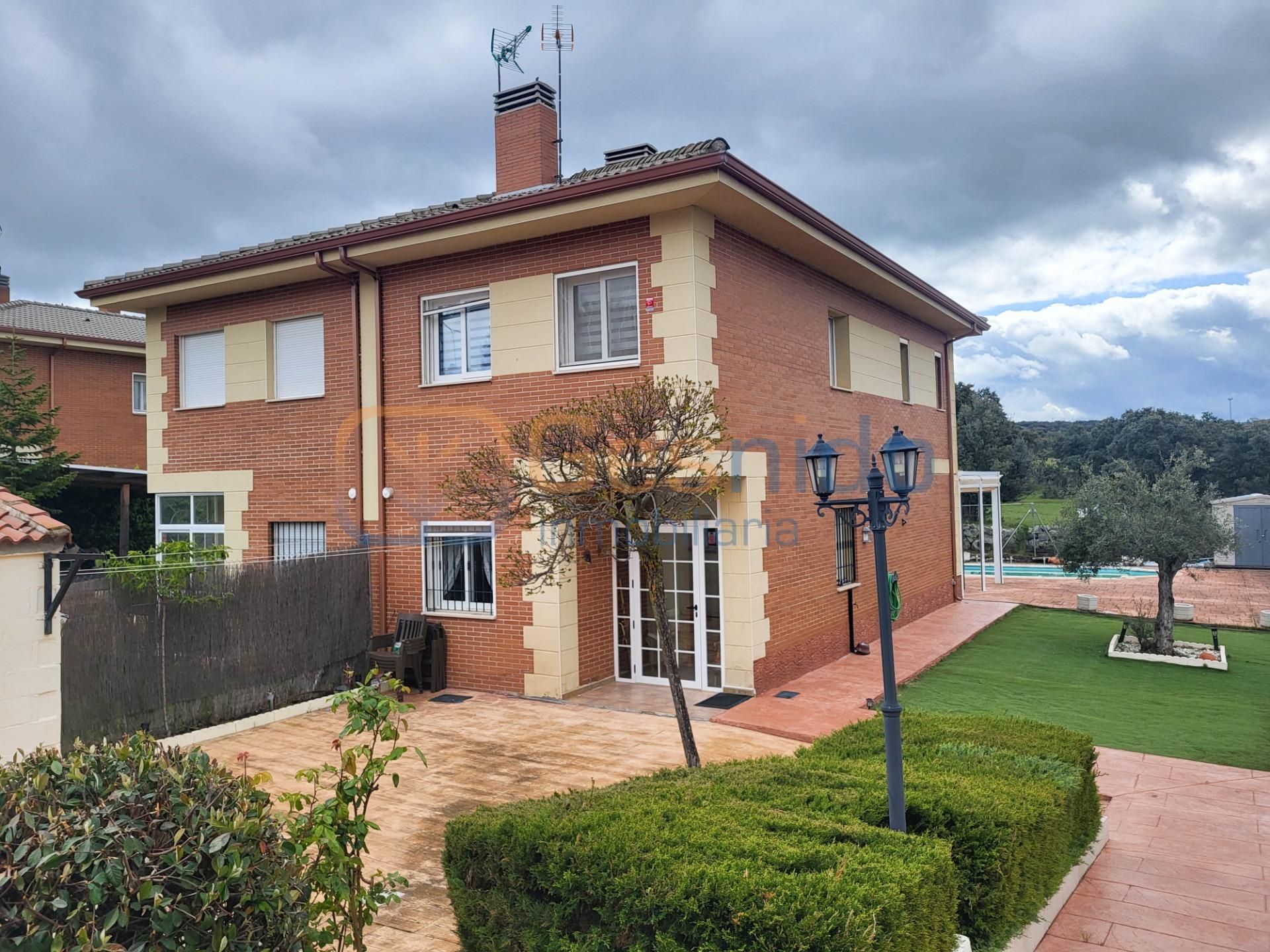 Vista exterior de Casa o xalet en venda en Ituero y Lama amb Calefacció, Jardí privat i Terrassa