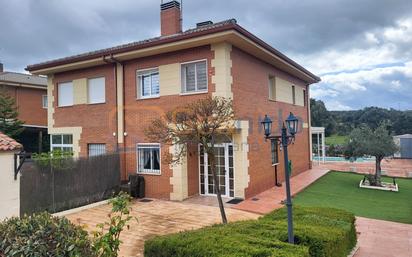 Vista exterior de Casa o xalet en venda en Ituero y Lama amb Calefacció, Jardí privat i Terrassa