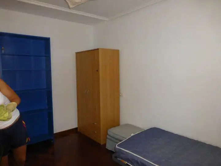Habitación de Piso de alquiler en Zaragoza con Calefacción, Parquet y Amueblado