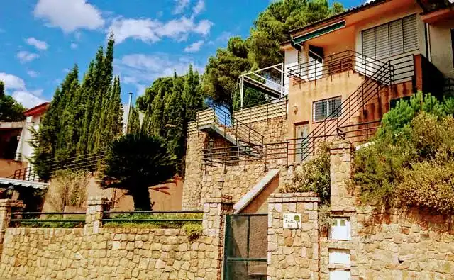 Vista exterior de Casa adosada en venta en Córdoba con Aire acondicionado, Calefacción y Jardín privado