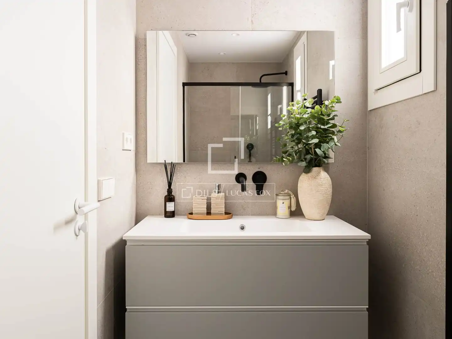 Bathroom of Flat for sale in Barcelona  with Air Conditioner, Terrace and Swimming Pool