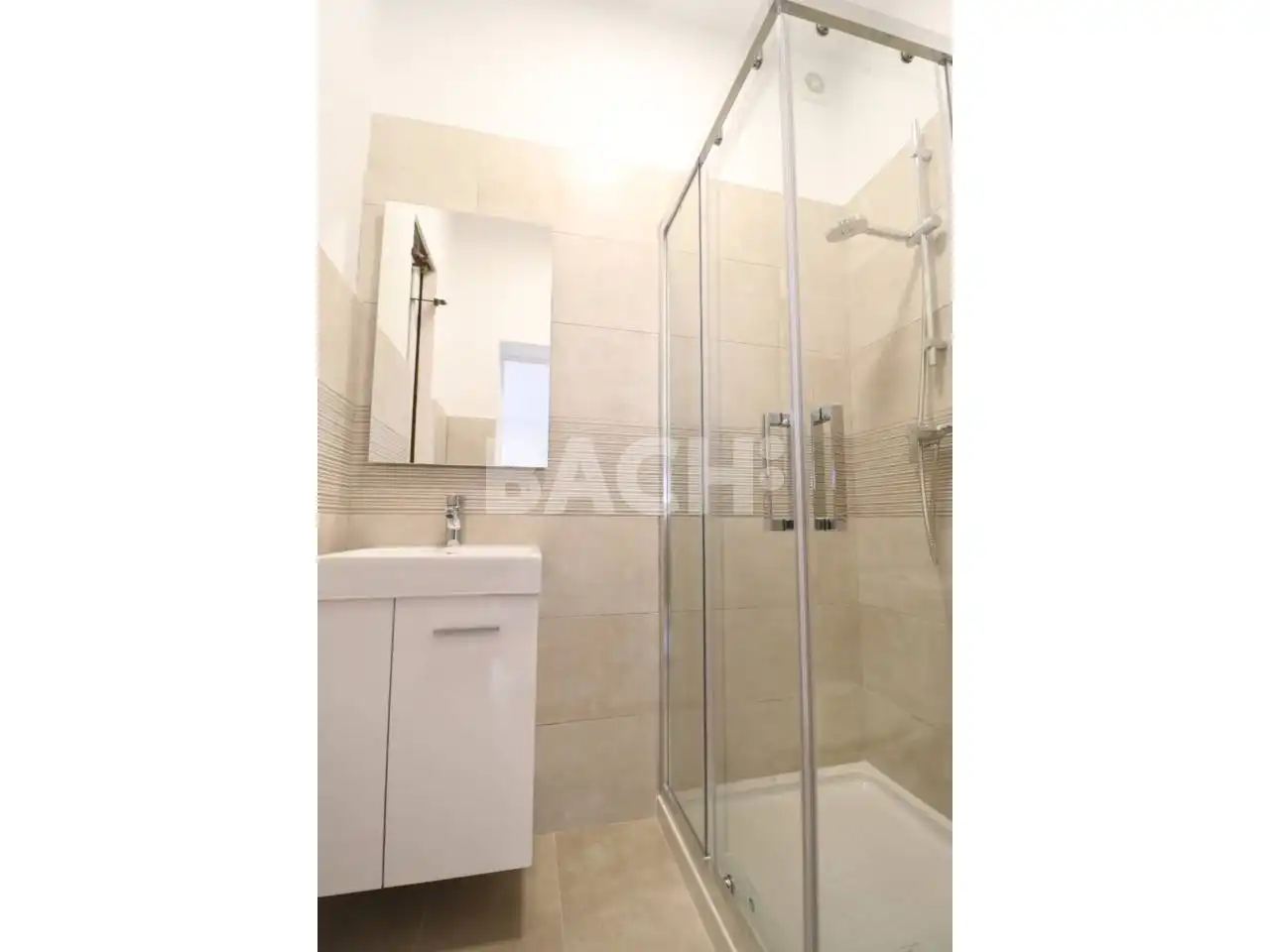 Badezimmer von Wohnung zur Miete in Vic mit Heizung, Parkett und Terrasse