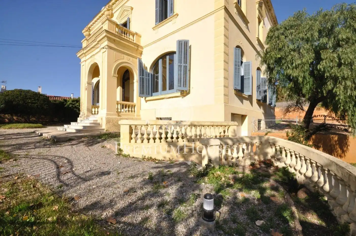 Vista exterior de Casa o xalet en venda en El Masnou amb Calefacció, Jardí privat i Traster