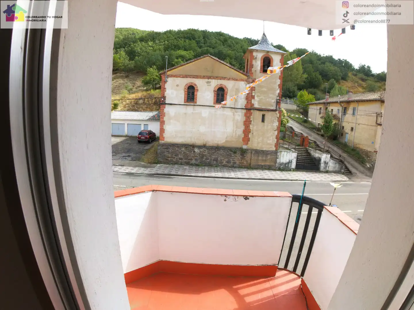 Vista exterior de Piso en venta en Matallana de Torío con Calefacción, Jardín privado y Parquet