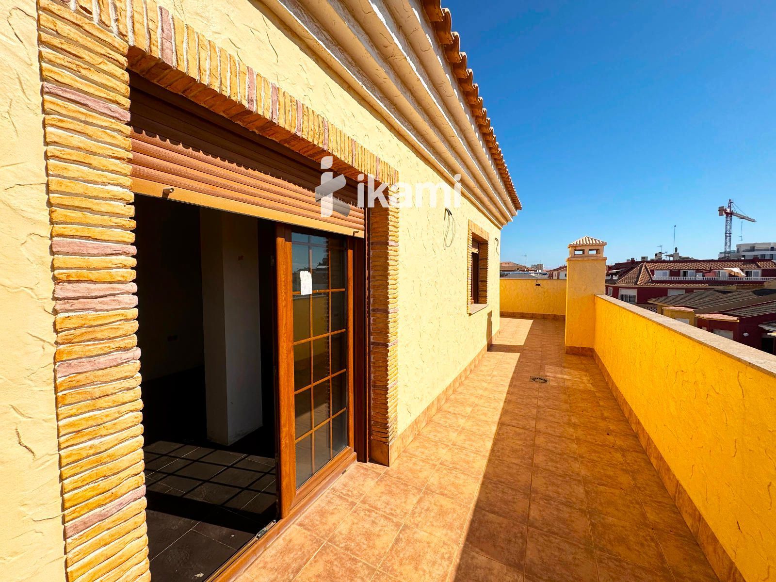 Vista exterior de Àtic en venda en San Pedro del Pinatar amb Aire condicionat, Calefacció i Terrassa