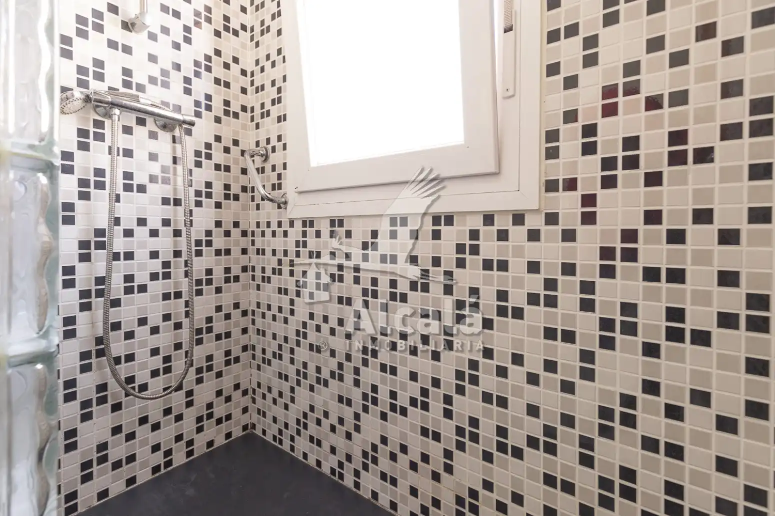 Badezimmer von Einfamilien-Reihenhaus zum Verkauf in Alcalá de Henares mit Heizung, Parkett und Schwimmbad
