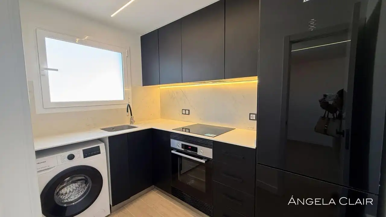 Cocina de Ático en venta en L'Hospitalet de Llobregat con Parquet y Terraza