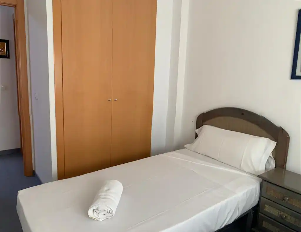 Habitación de Apartamento de alquiler en Oropesa del Mar / Orpesa con Aire acondicionado, Terraza y Amueblado